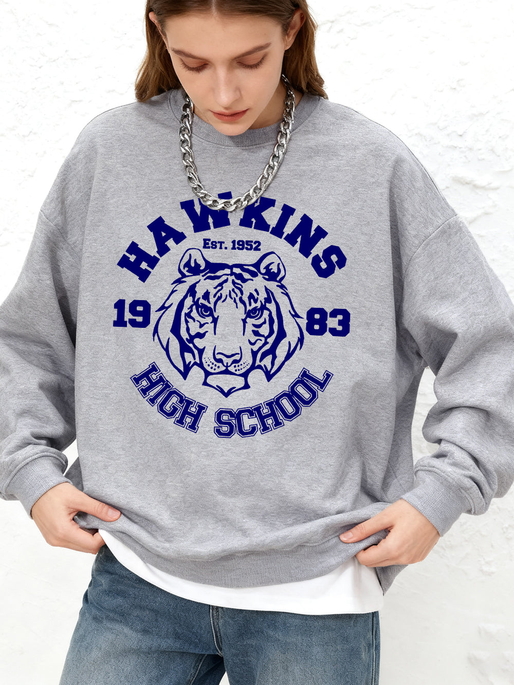 Sweat col rond Stranger Things Hawkins High School tigre – coloris Gris