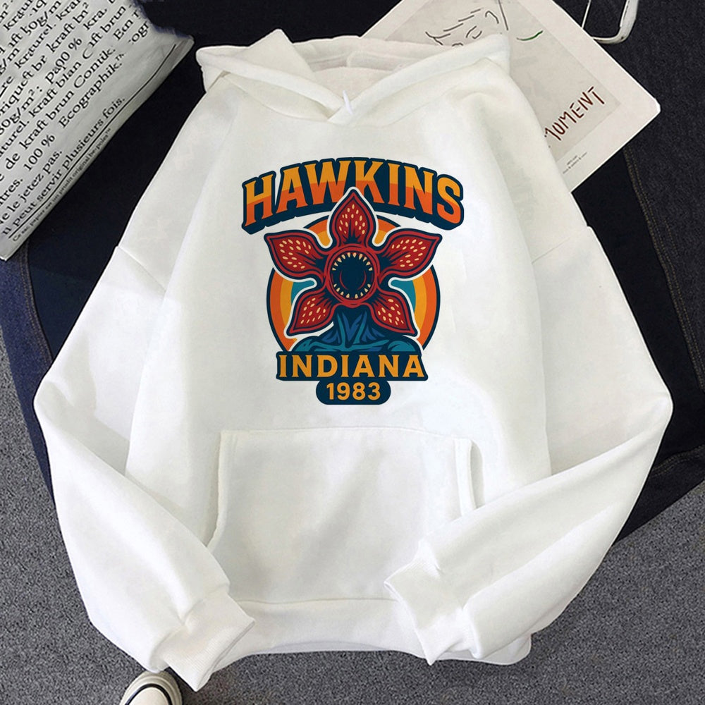 Weißer Hoodie Stranger Things Hawkins Indiana 1983, Motiv vorne aufgedruckt