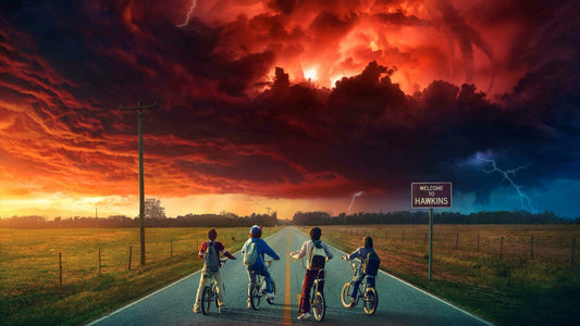 Fond d'écran Stranger Things : la bande à vélo sous le ciel rouge de Hawkins
