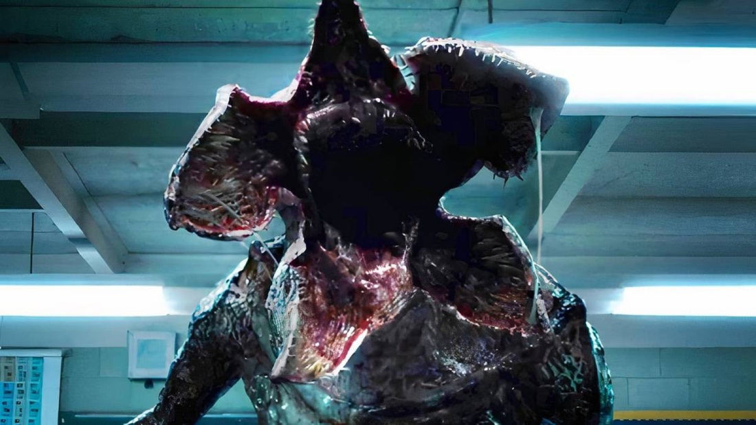 Der Demogorgon in einem von Neonlicht erhellten Flur, Folge 8 der ersten Staffel von Stranger Things