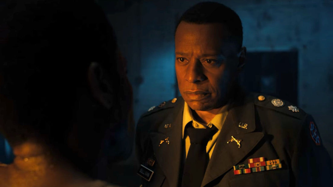 Oberstleutnant Sullivan in Militäruniform, in Stranger Things