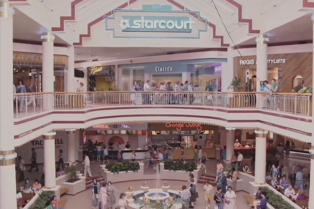 Stranger Things 1985: Starcourt-Halle, Brunnen und Läden