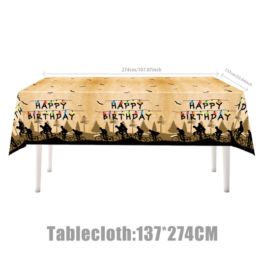 Nappe Stranger Things forêt et guirlande 137 x 274 cm vu de face