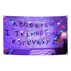 Wandflagge Stranger Things Alphabetwand schwarz