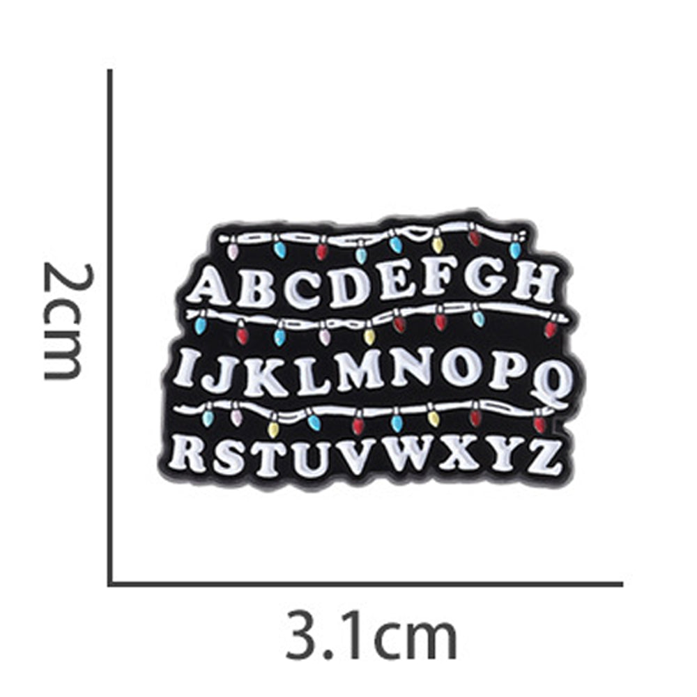 Pin's Stranger Things mur alphabet vu de face