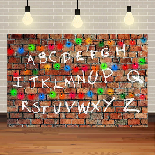Toile de fond Stranger Things mur alphabet brique sombre vu de face