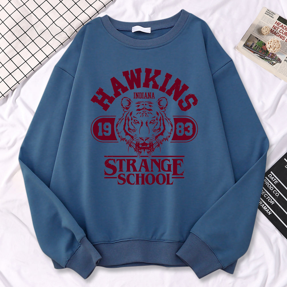 Sweat Stranger Things Hawkins 1983 Strange School – coloris Bleu brume