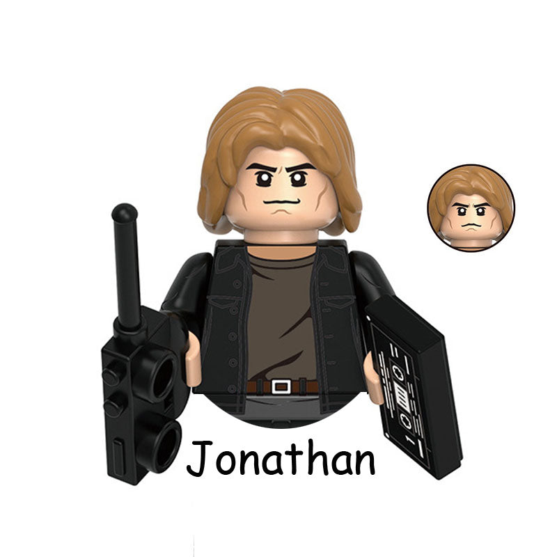 Mini figurine à construire Stranger Things Jonathan Byers vu de face