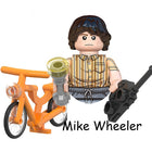 Minifigur zum Bauen Stranger Things Mike Wheeler und sein oranges Fahrrad