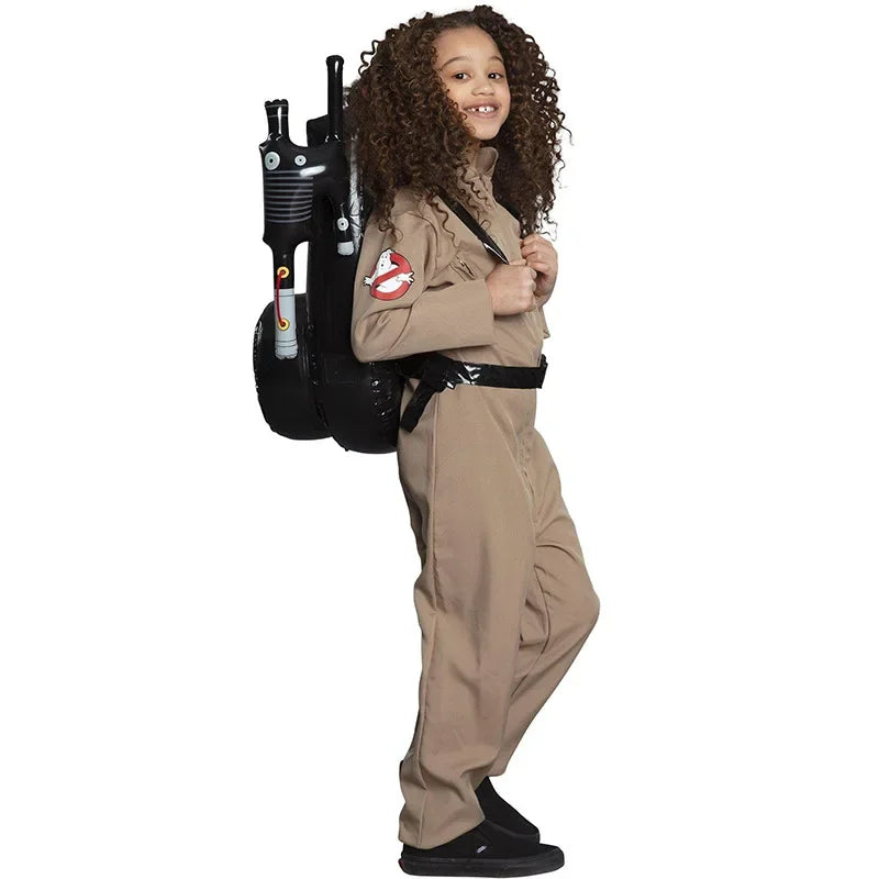 Mädchen im Ghostbusters-Overall Stranger Things Staffel 2, Seitenansicht