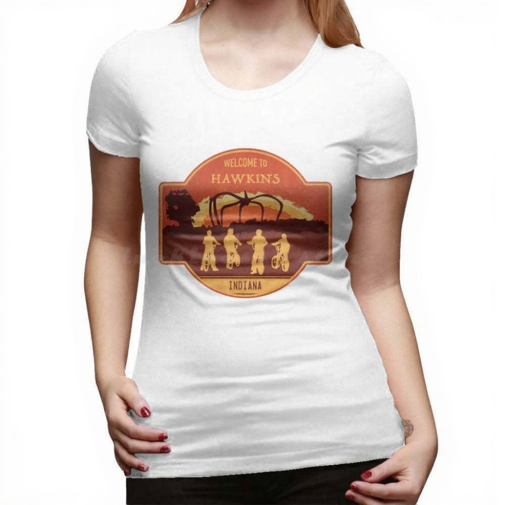 T-shirt femme Stranger Things Welcome to Hawkins Indiana écusson – coloris Blanc