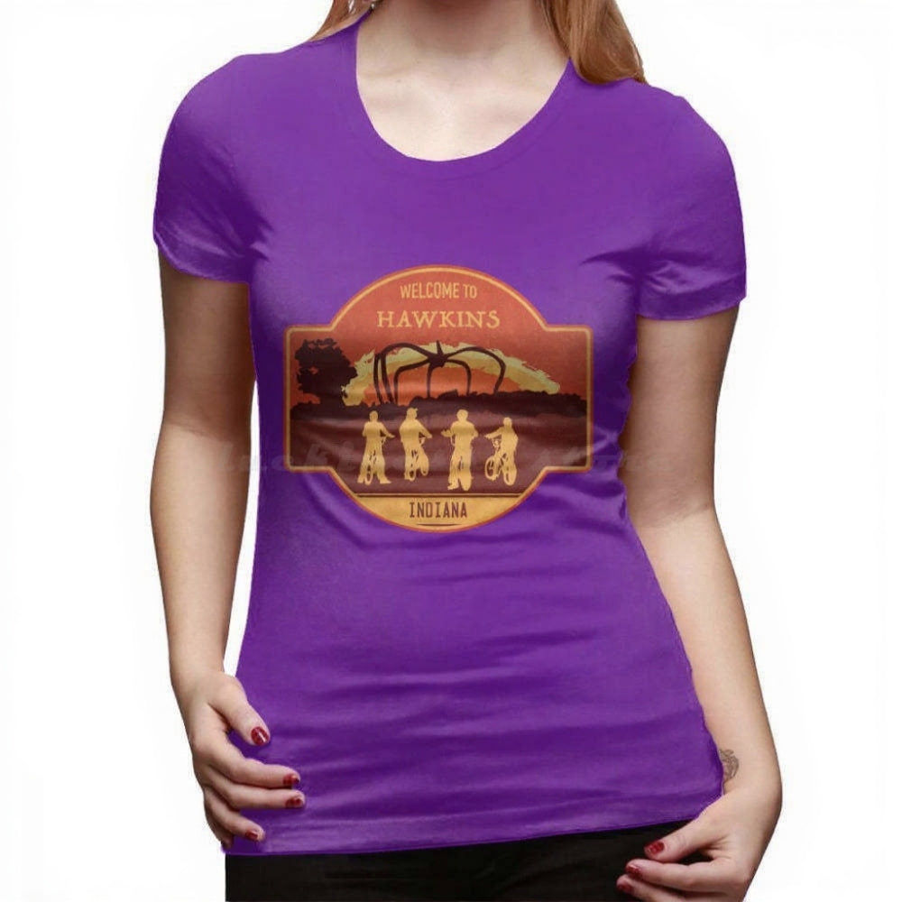 T-shirt femme Stranger Things Welcome to Hawkins Indiana écusson – coloris Violet